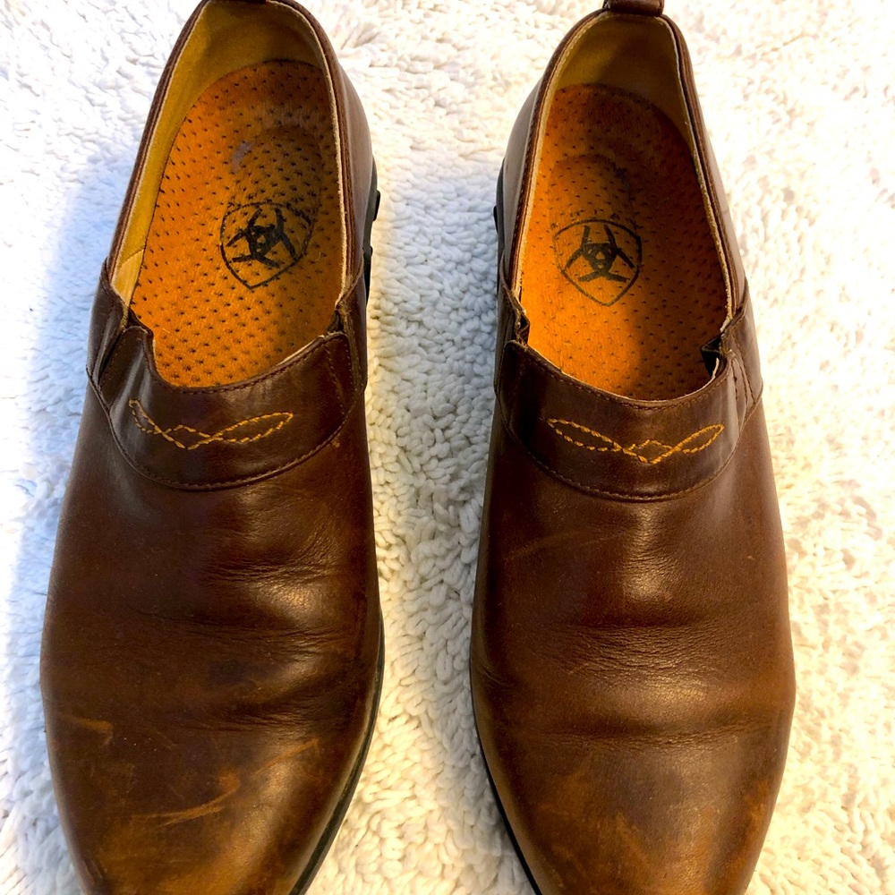 Ariat 9.5 leather outside short boots